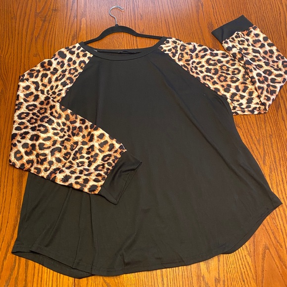 SHEIN Tops - Shein Plus contrast Leopard Reglan Sleeve Tee 4XL
